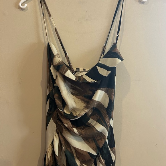 Exotic Dress - Picture 2 of 4